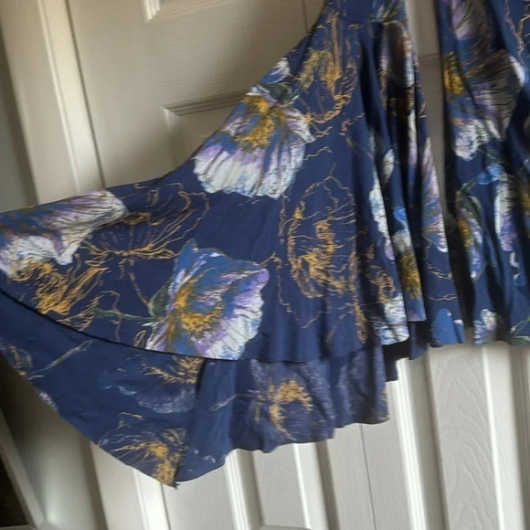 We The Free Off the Shoulder Bell Sleeve Top Blue Floral size Small - Picture 6 of 9